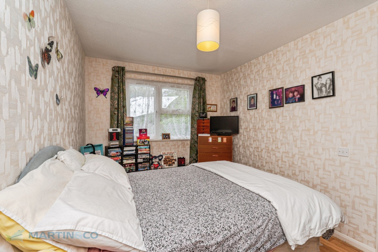 2 bedroom Bungalow for Sale Bainton Mead, Woking, Surrey