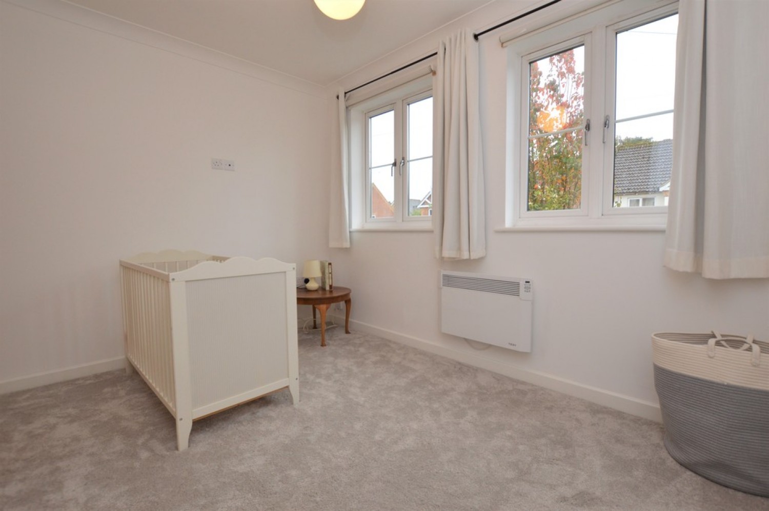 3 bedroom House for Sale Lavender Road, Woking, Surrey