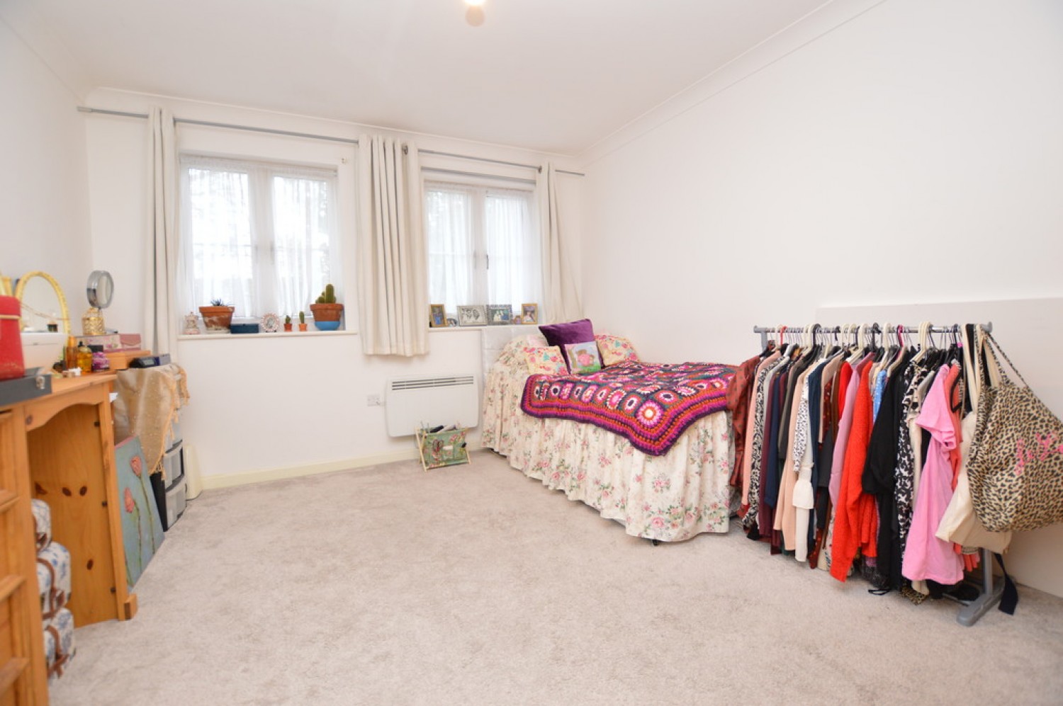 3 bedroom House for Sale Lavender Road, Woking, Surrey