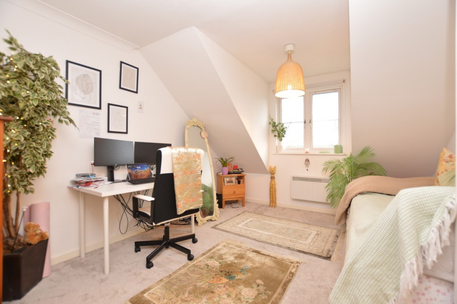 3 bedroom House for Sale Lavender Road, Woking, Surrey