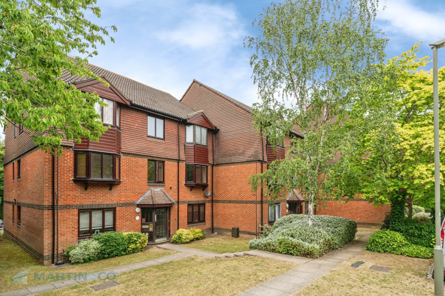 2 bedroom Flat for Sale Foxhills, Woking, Surrey