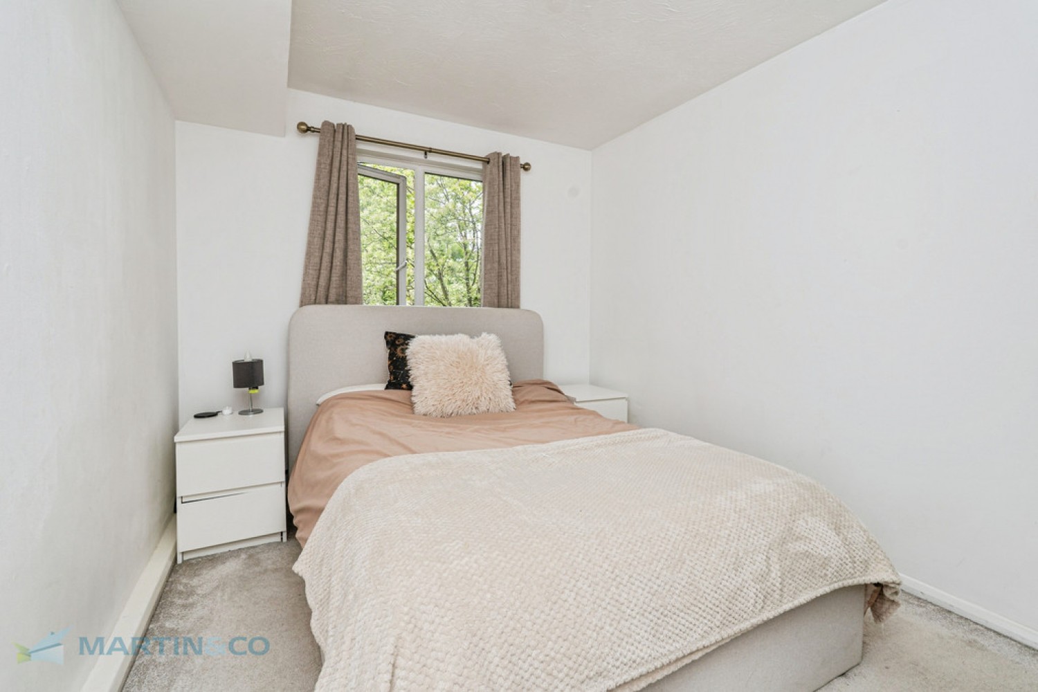 2 bedroom Flat for Sale Foxhills, Woking, Surrey