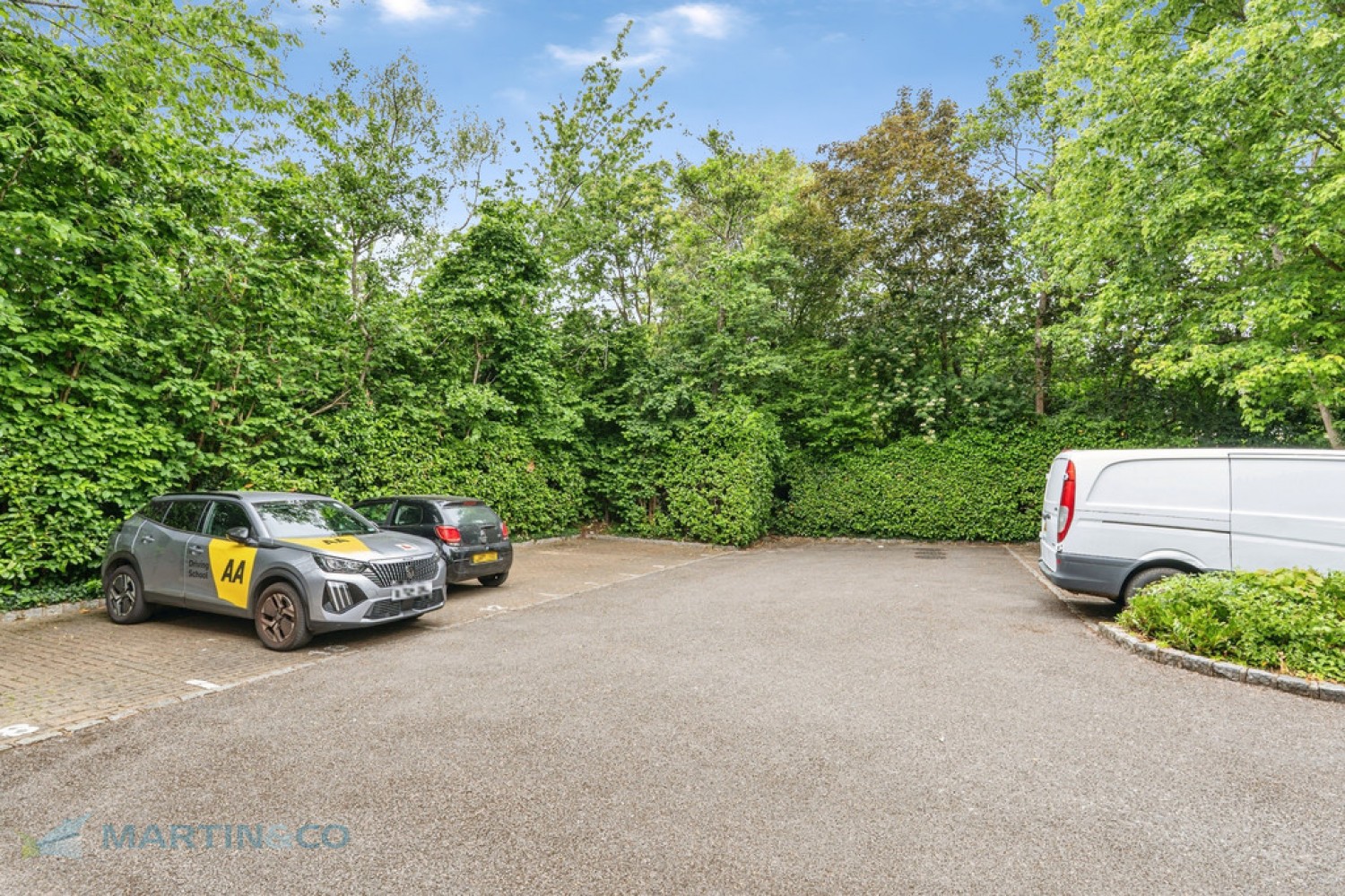 2 bedroom Flat for Sale Foxhills, Woking, Surrey