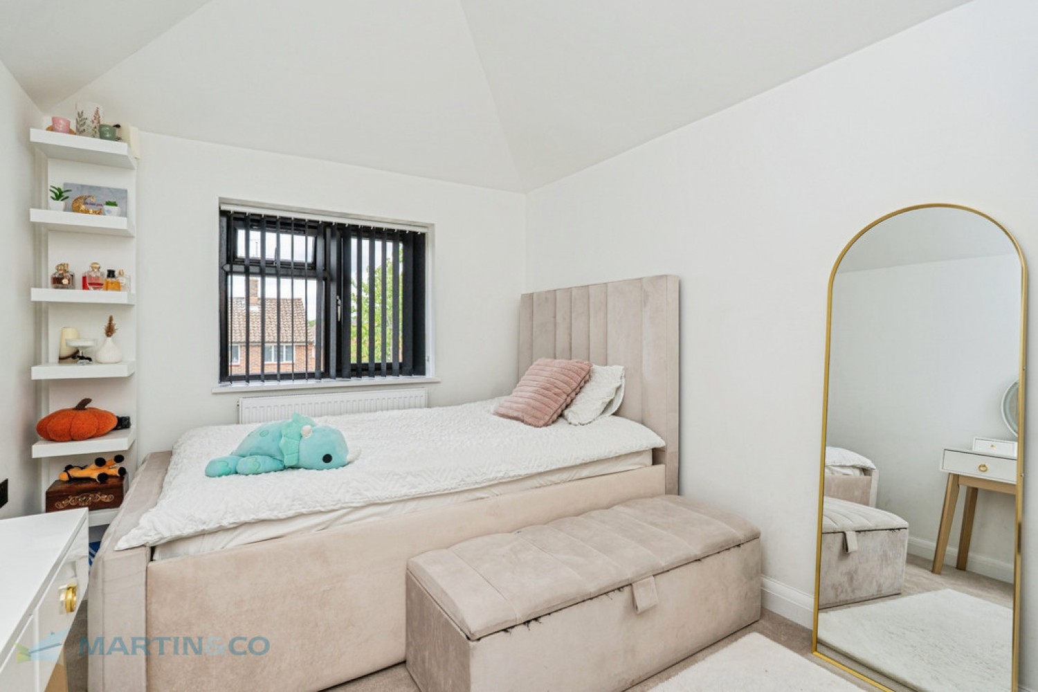 4 bedroom House for Sale Albert Drive, Woking, Surrey