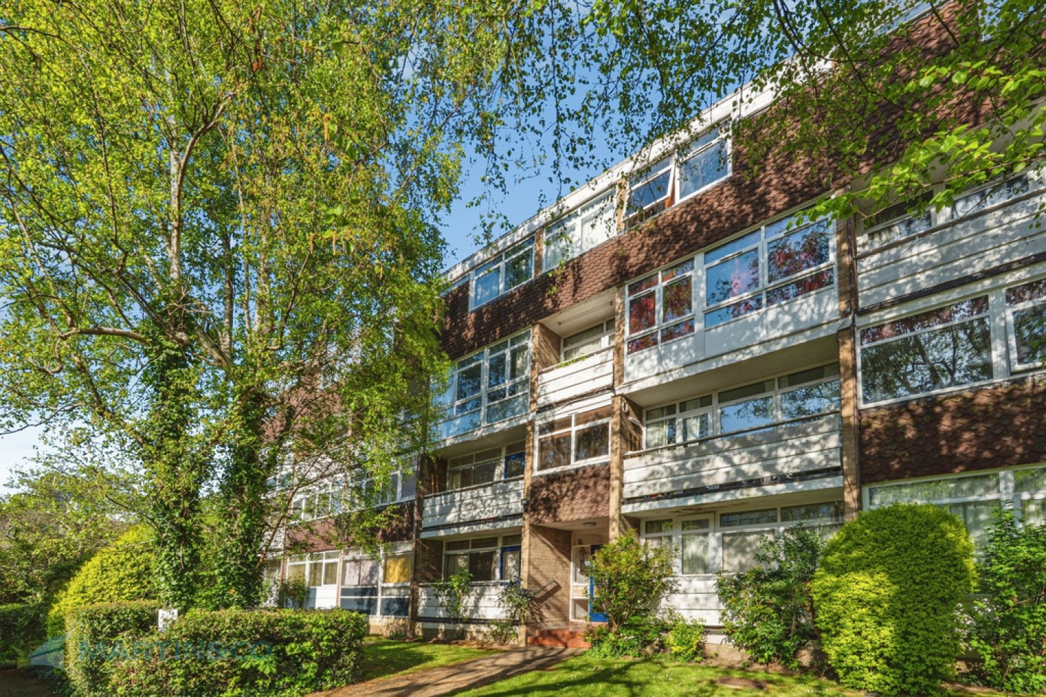 2 bedroom Flat for Sale Hillview Court, Woking, Surrey