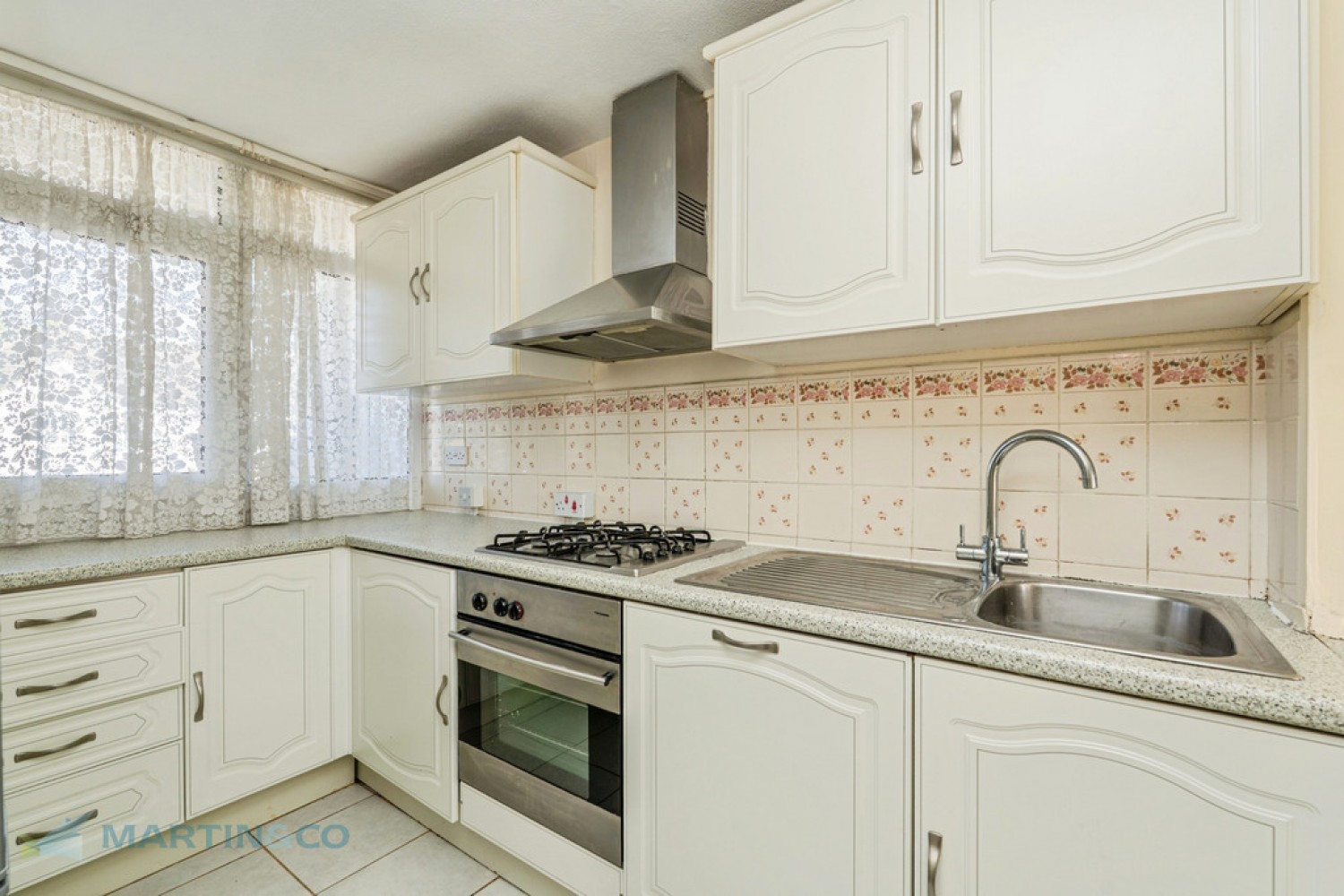 2 bedroom Flat for Sale Hillview Court, Woking, Surrey