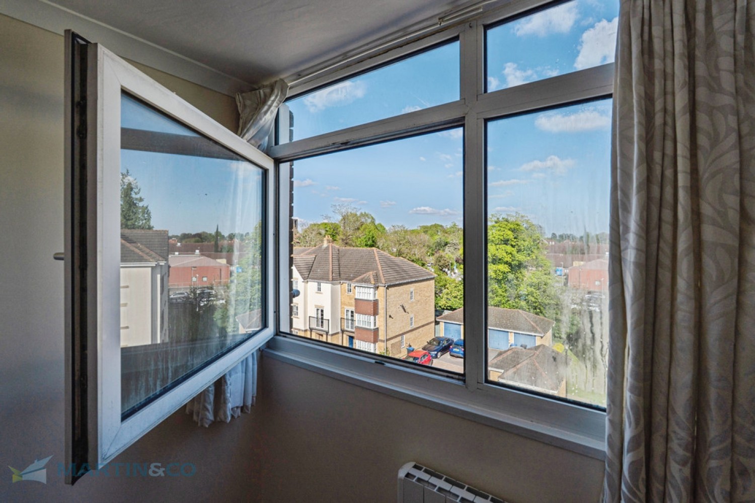 2 bedroom Flat for Sale Hillview Court, Woking, Surrey