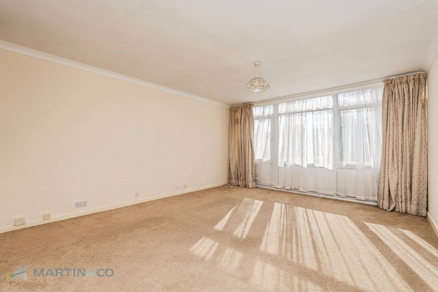 2 bedroom Flat for Sale Hillview Court, Woking, Surrey