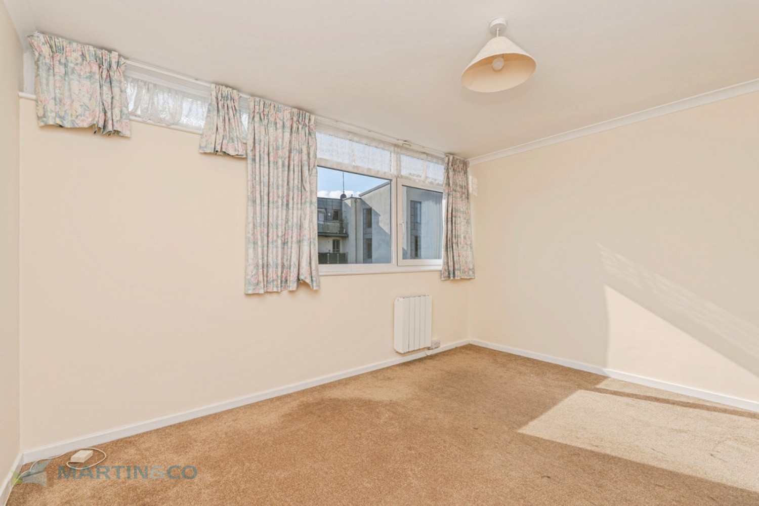 2 bedroom Flat for Sale Hillview Court, Woking, Surrey