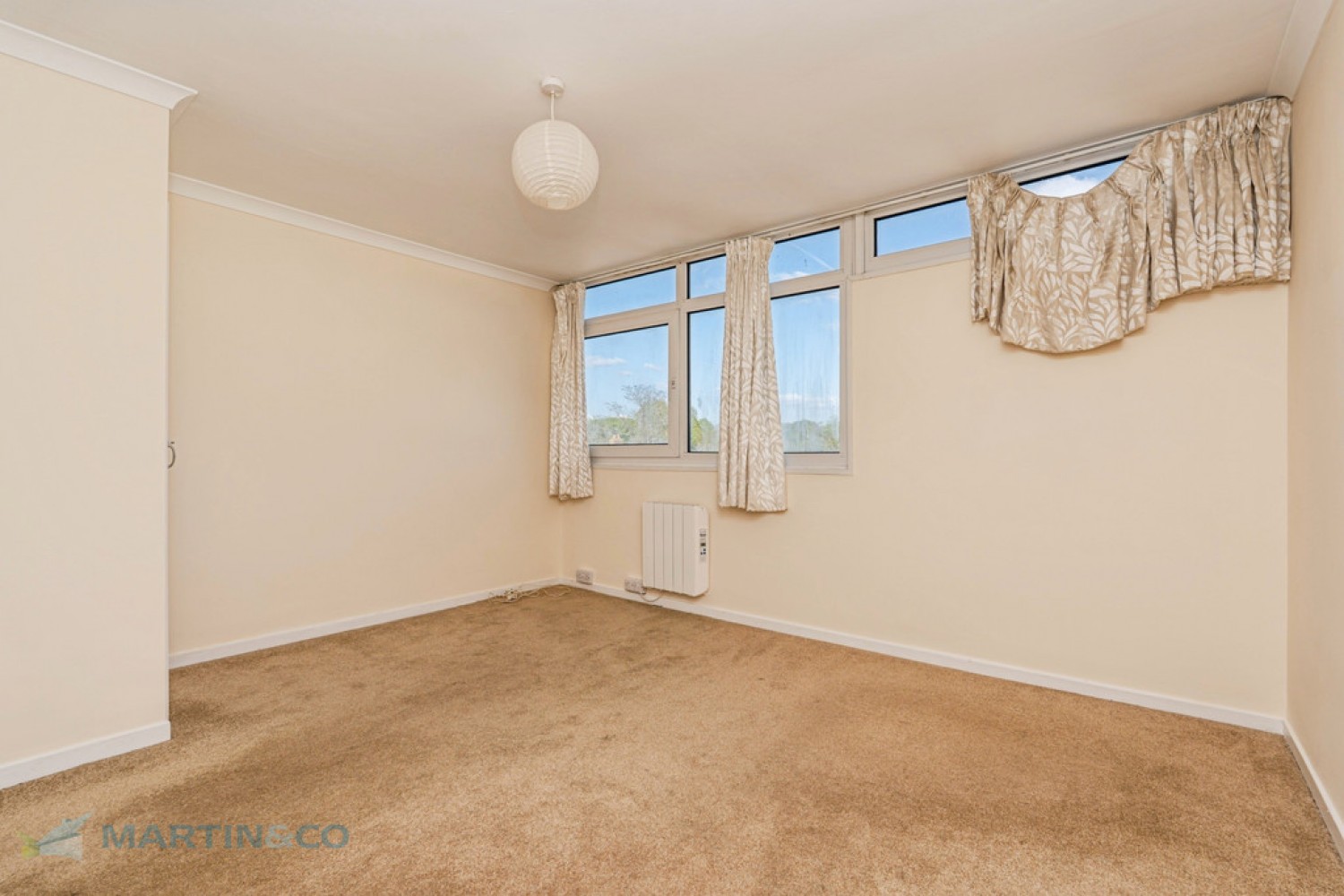 2 bedroom Flat for Sale Hillview Court, Woking, Surrey