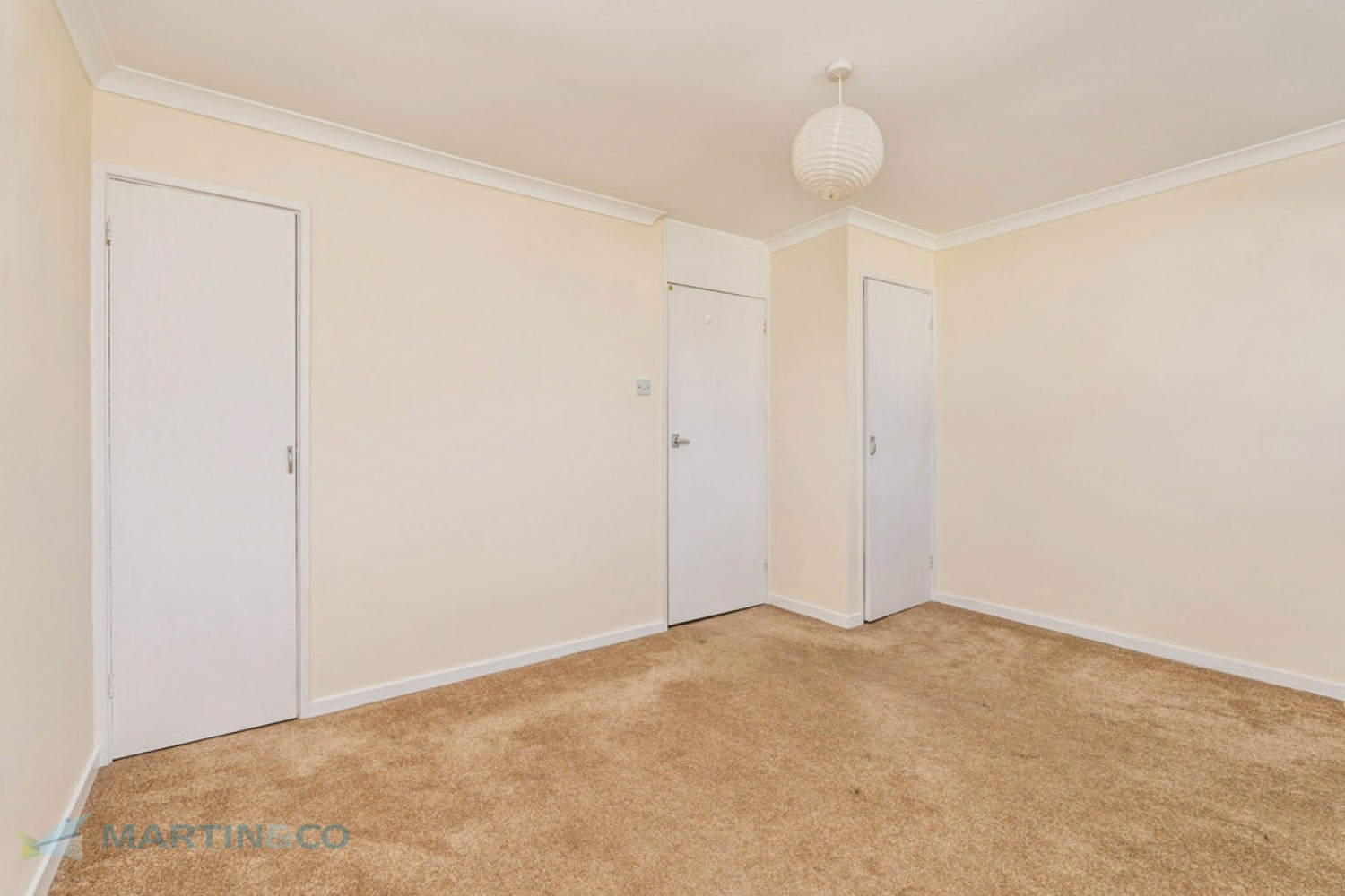 2 bedroom Flat for Sale Hillview Court, Woking, Surrey