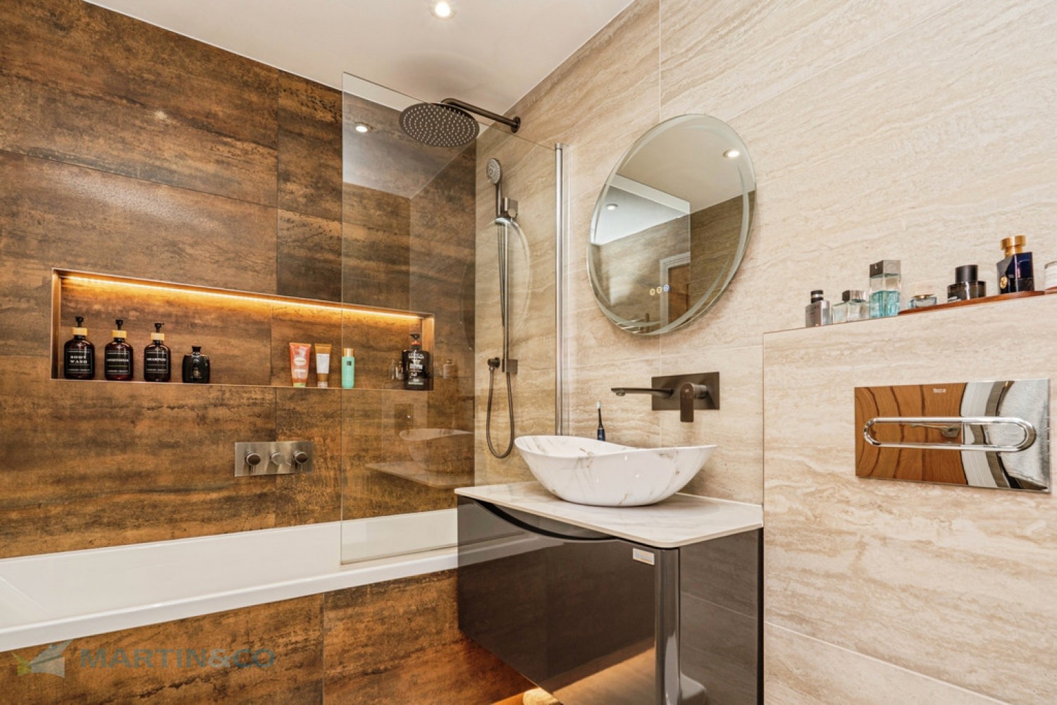 4 bedroom House for Sale Bassett Road, Woking, Surrey