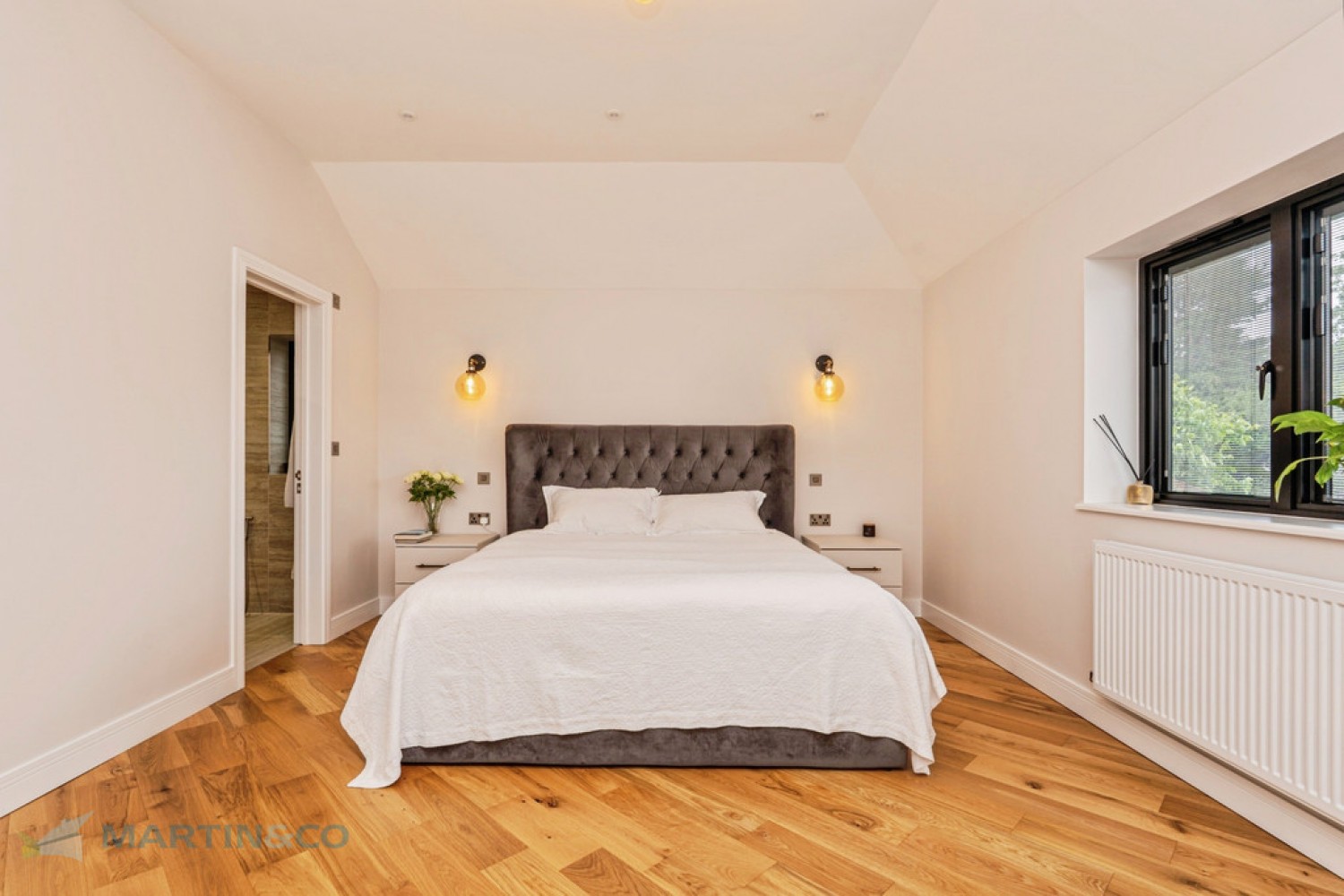 4 bedroom House for Sale Bassett Road, Woking, Surrey