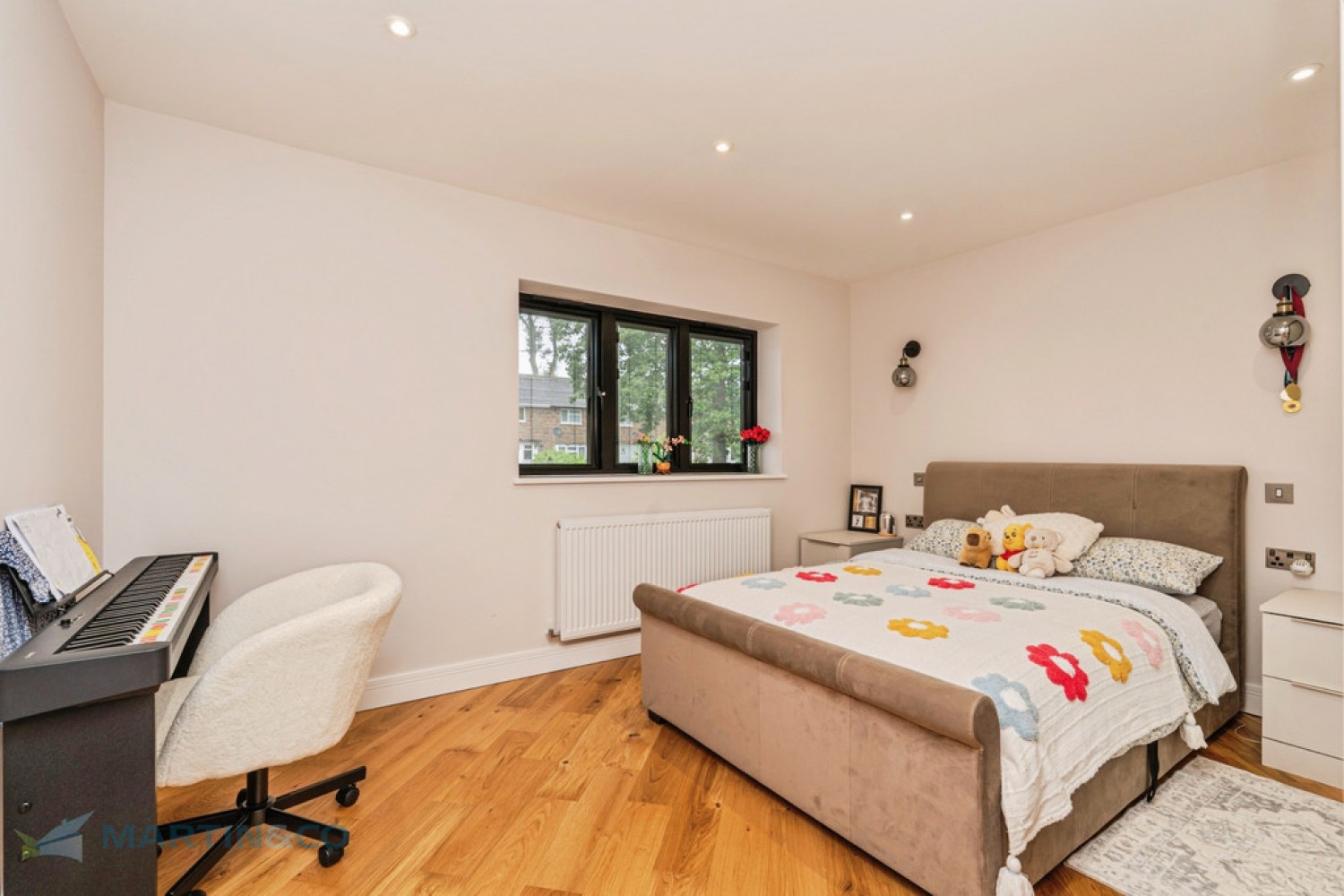 4 bedroom House for Sale Bassett Road, Woking, Surrey
