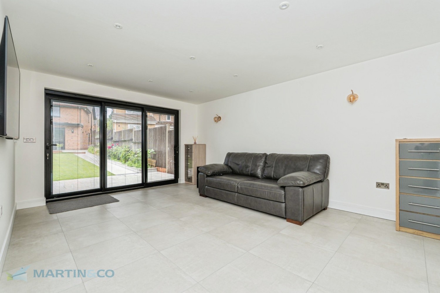 4 bedroom House for Sale Bassett Road, Woking, Surrey