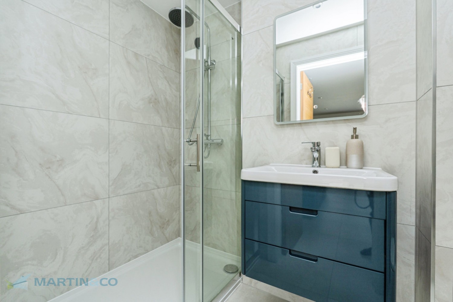 4 bedroom House for Sale Bassett Road, Woking, Surrey