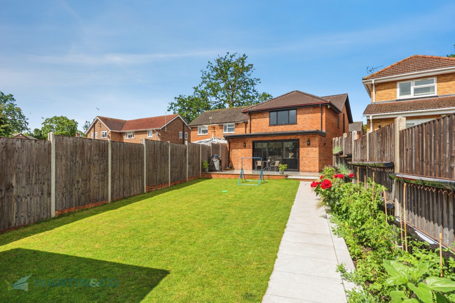 4 bedroom House for Sale Bassett Road, Woking, Surrey