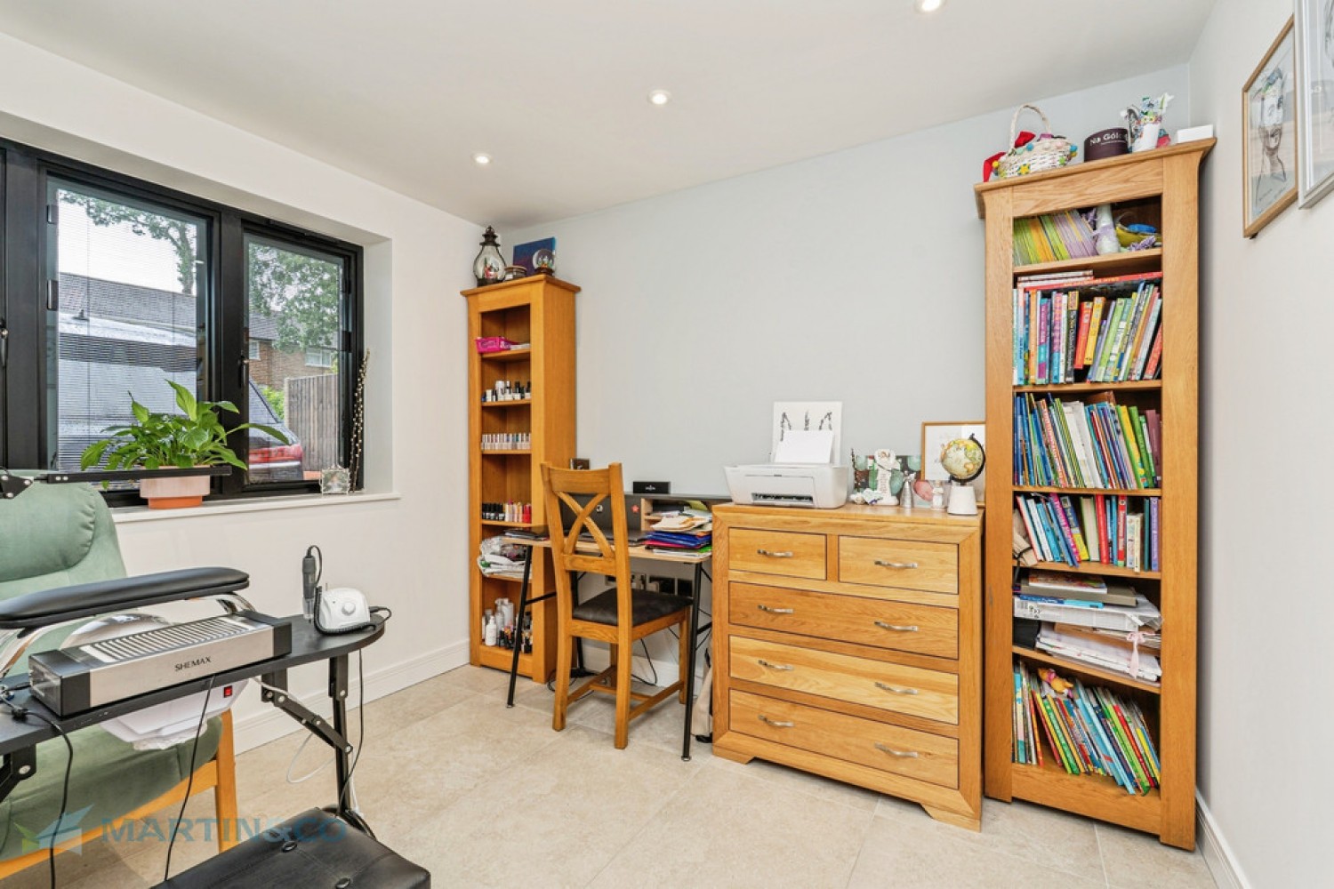 4 bedroom House for Sale Bassett Road, Woking, Surrey