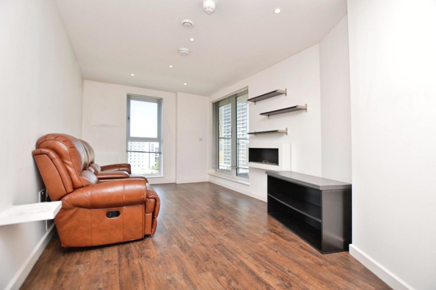 2 bedroom Flat for Letting Guildford Road, Woking, Surrey