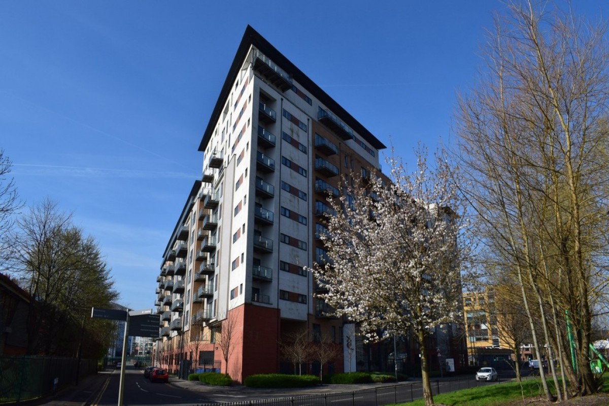 XQ7, Taylorson Street South
