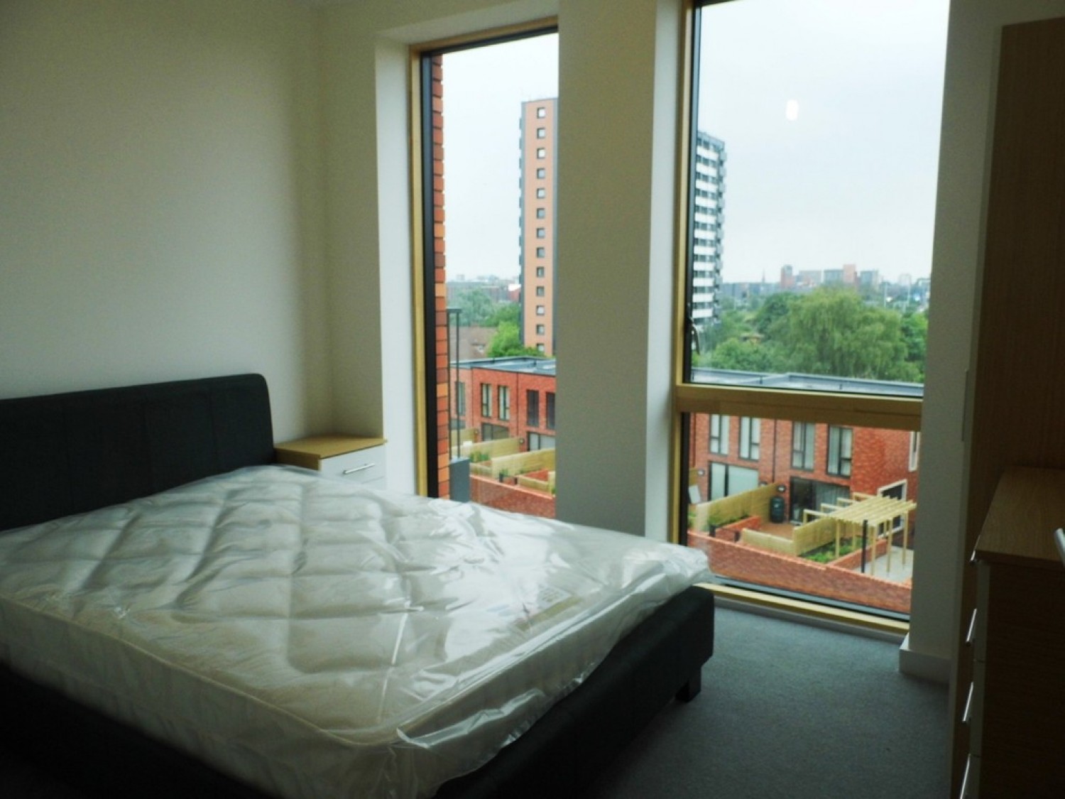 Vimto Gardens, Chapel Street, M3