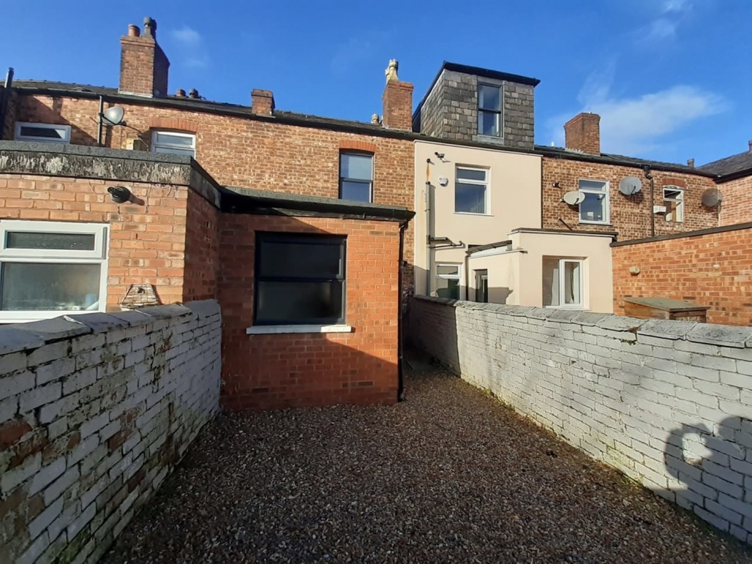 2 bedroom House for Letting Harley Road, Sale