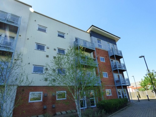 Broomwade Close, Train Station