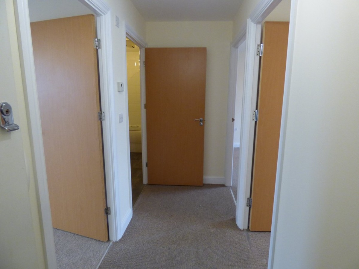 Broomwade Close, Train Station