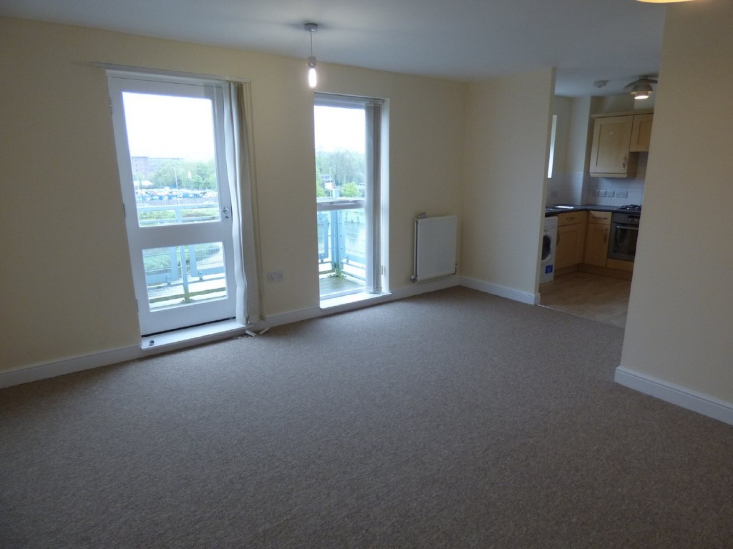 Broomwade Close, Train Station