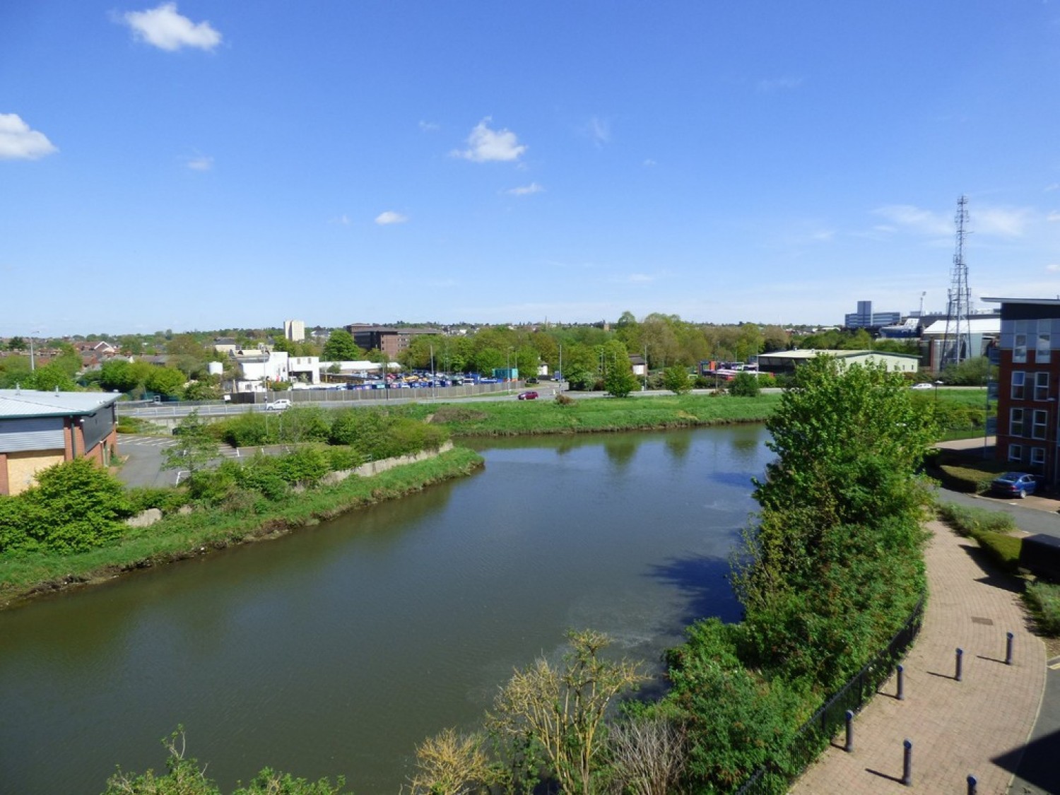 Broomwade Close, Train Station