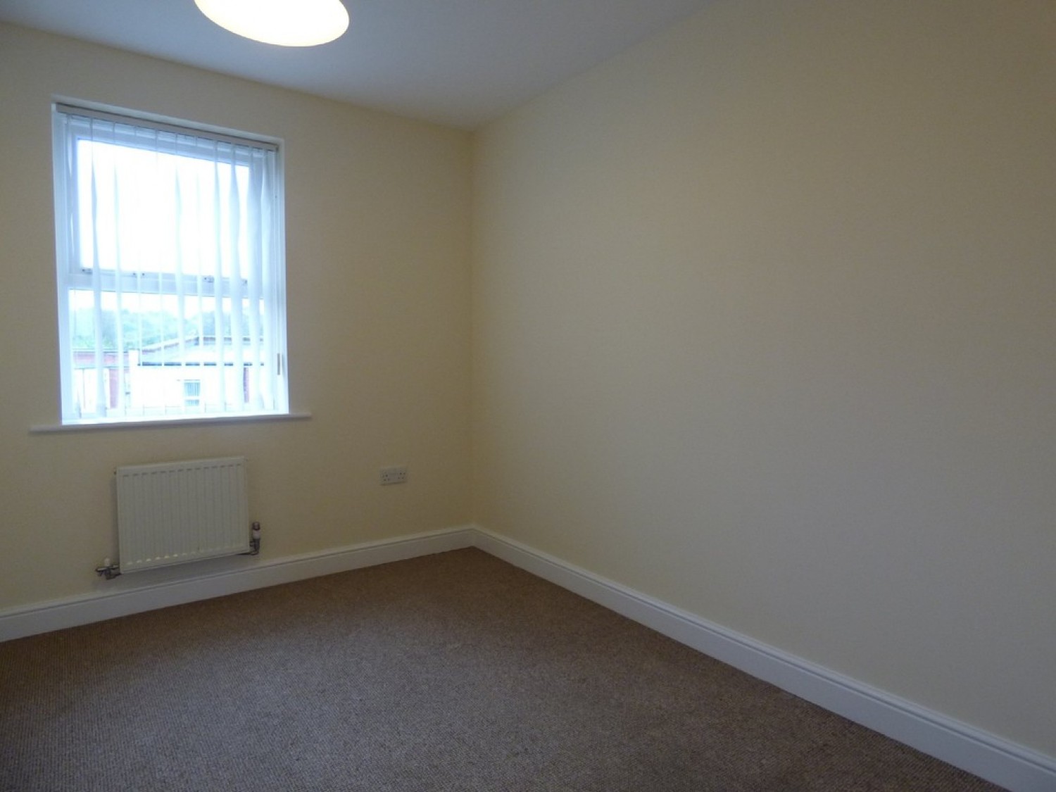 Broomwade Close, Train Station