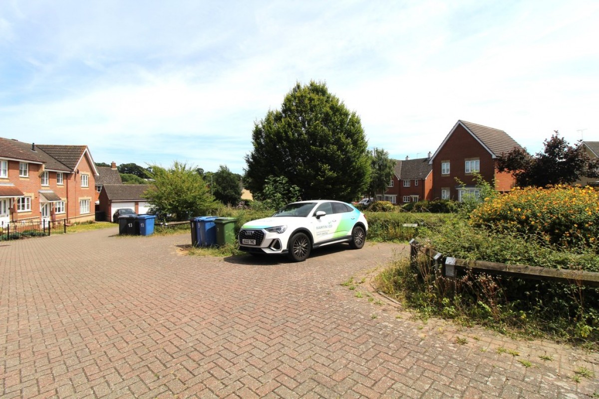 Fritillary Close, Pinewood