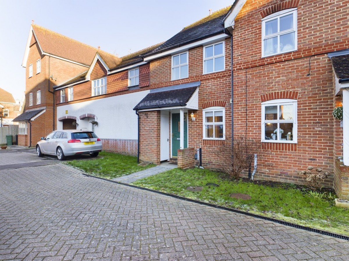Regents Mews, Horley