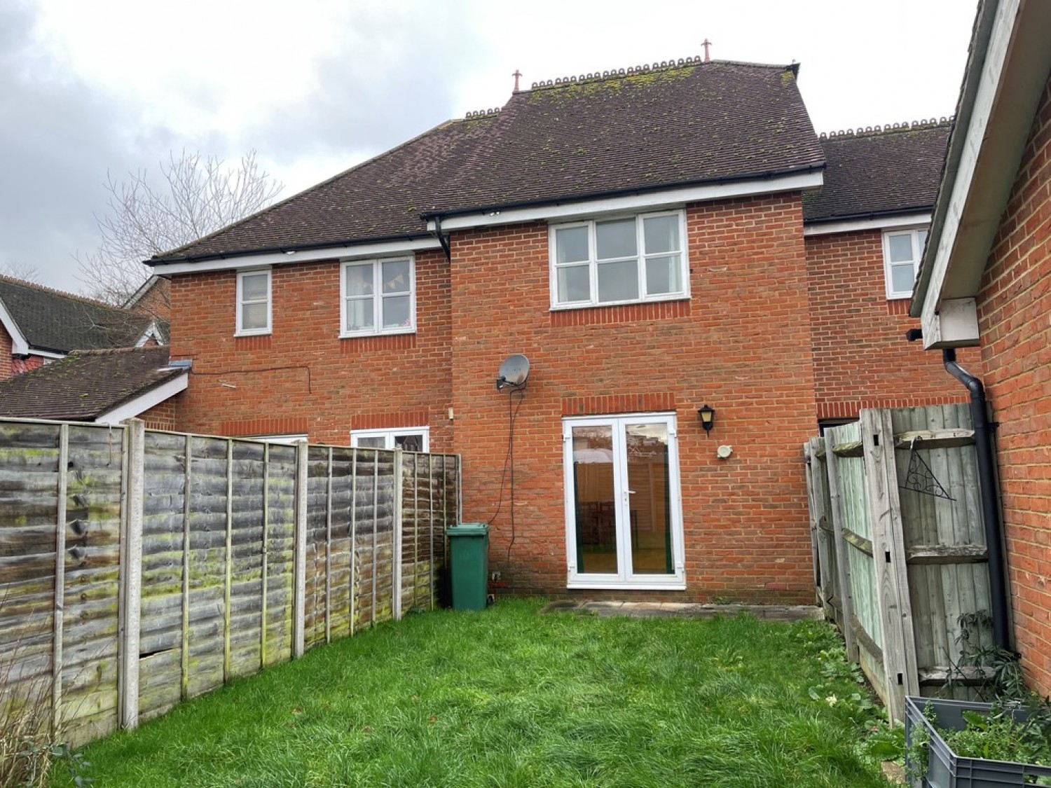 2 bedroom House in Regents Mews, Horley