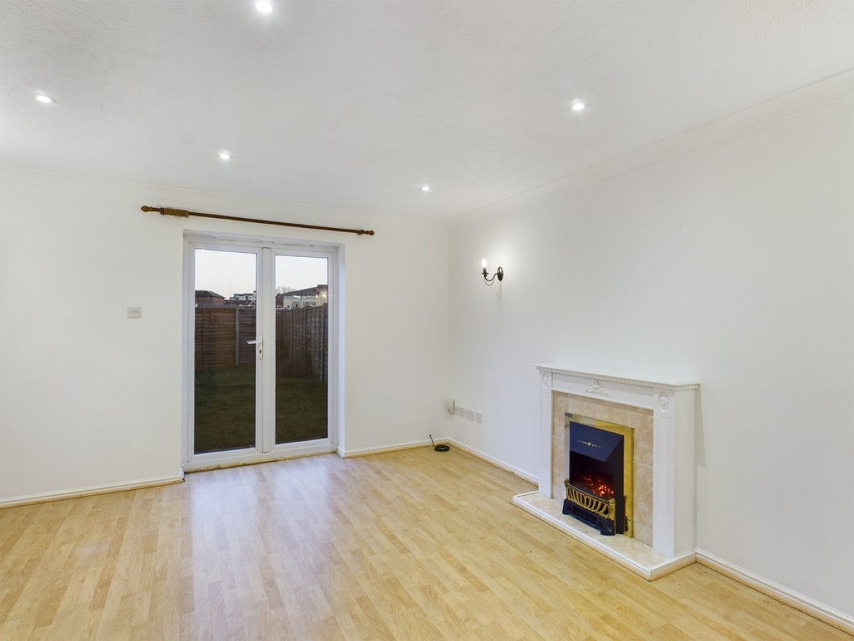 Regents Mews, Horley