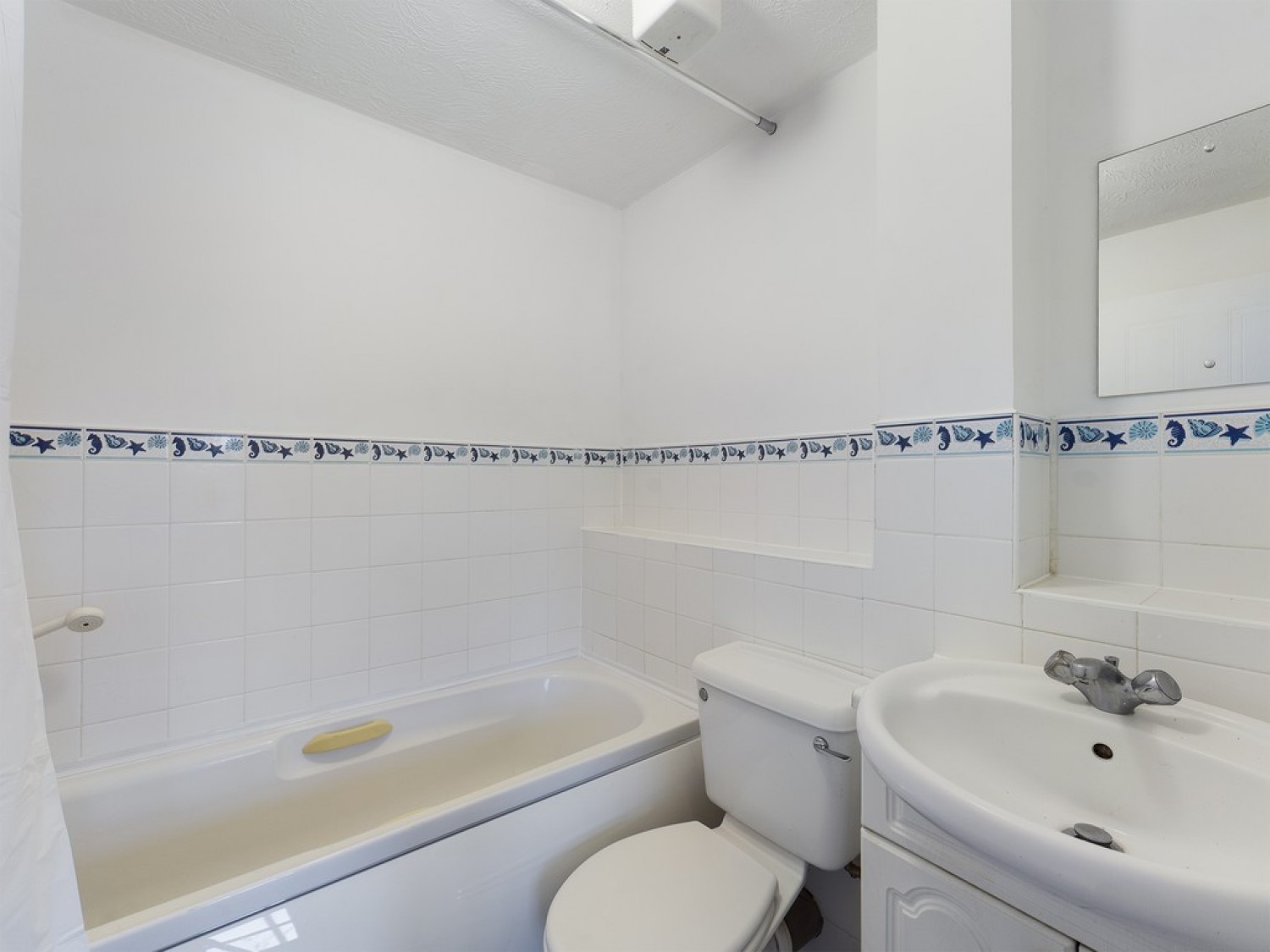 2 bedroom House in Regents Mews, Horley