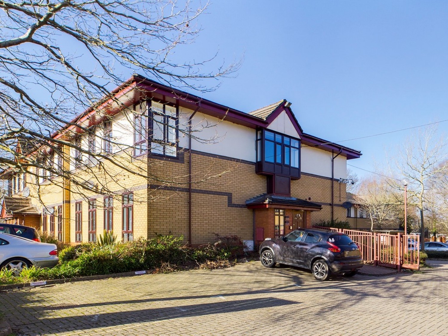 2 bedroom Flat for Letting Broadfield