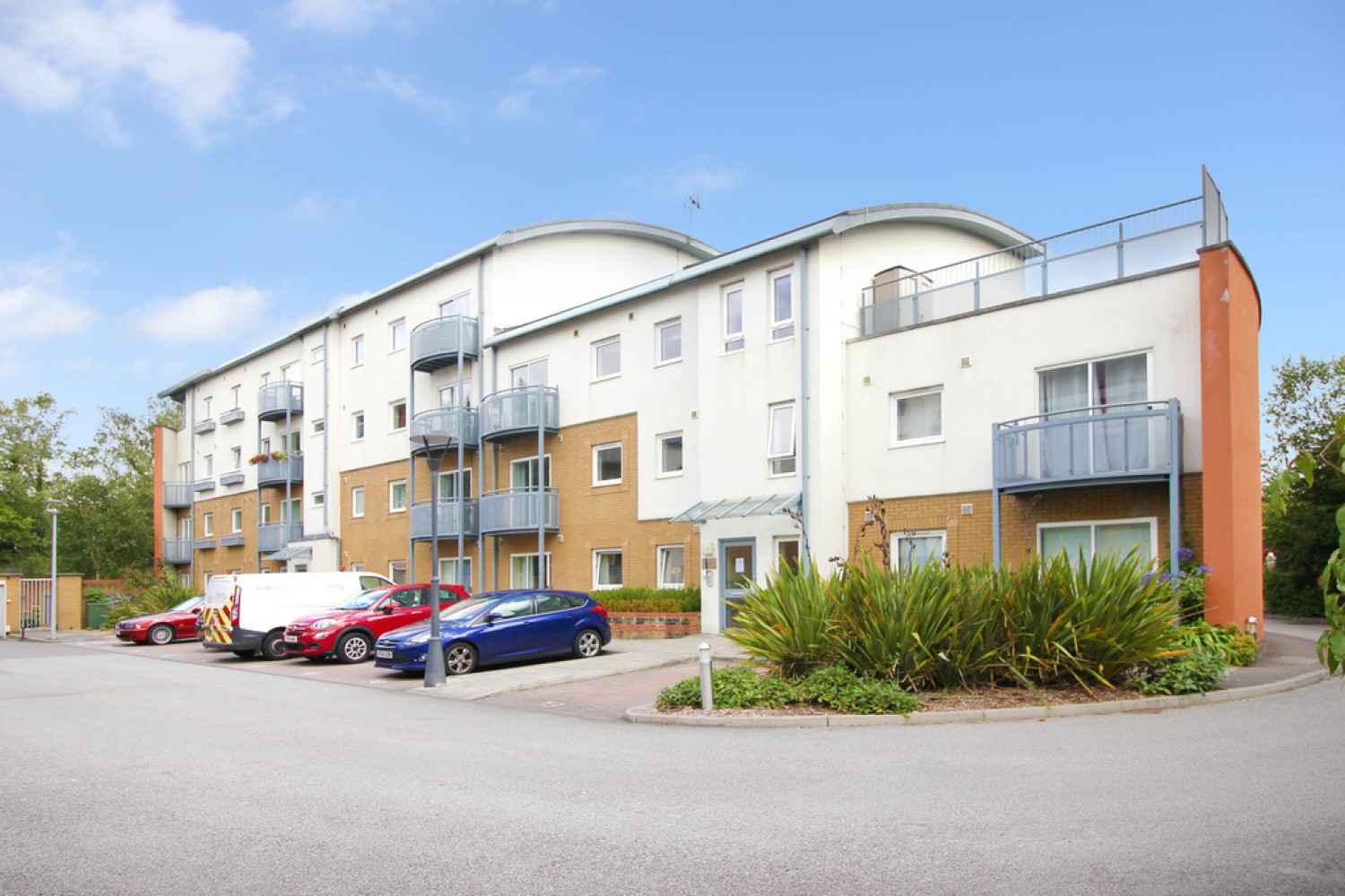 2 bedroom Flat for Letting Trafalgar Gardens, Pound Hill