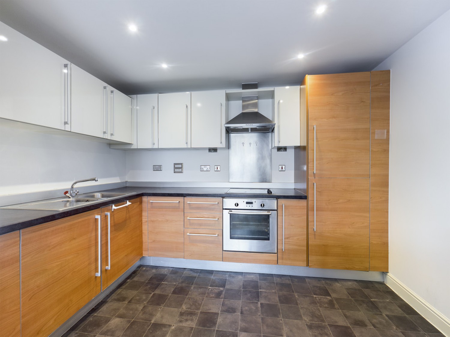 2 bedroom Flat for Letting Trafalgar Gardens, Pound Hill