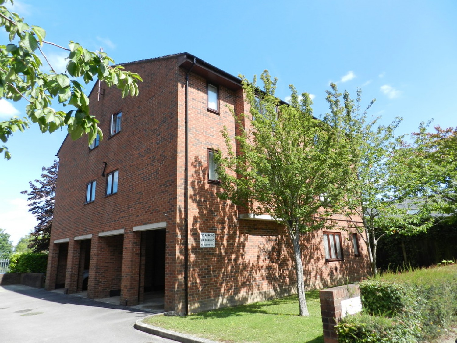 0 bedroom Flat for Letting Broadfield