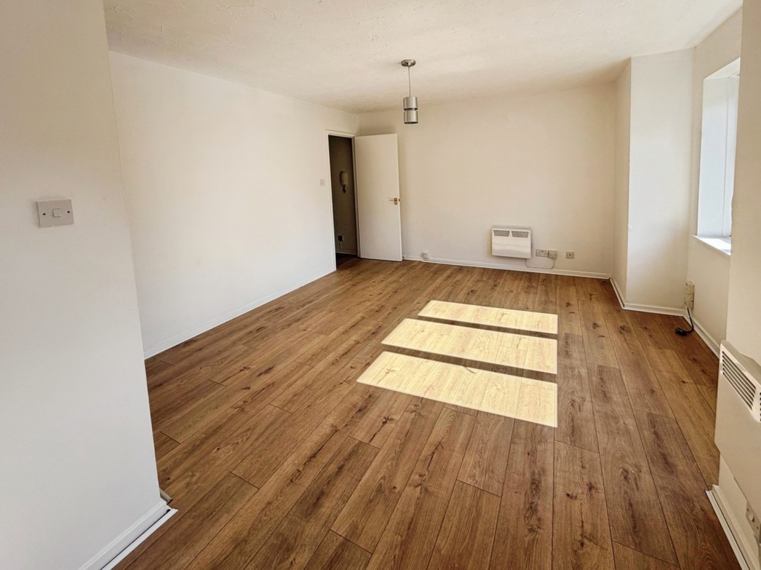 0 bedroom Flat for Letting Broadfield