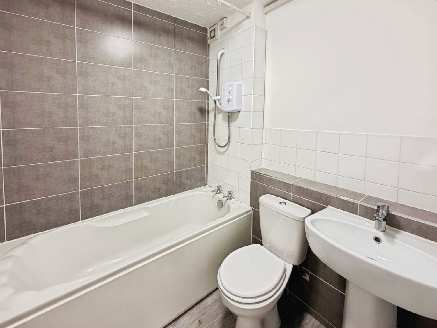 0 bedroom Flat for Letting Broadfield