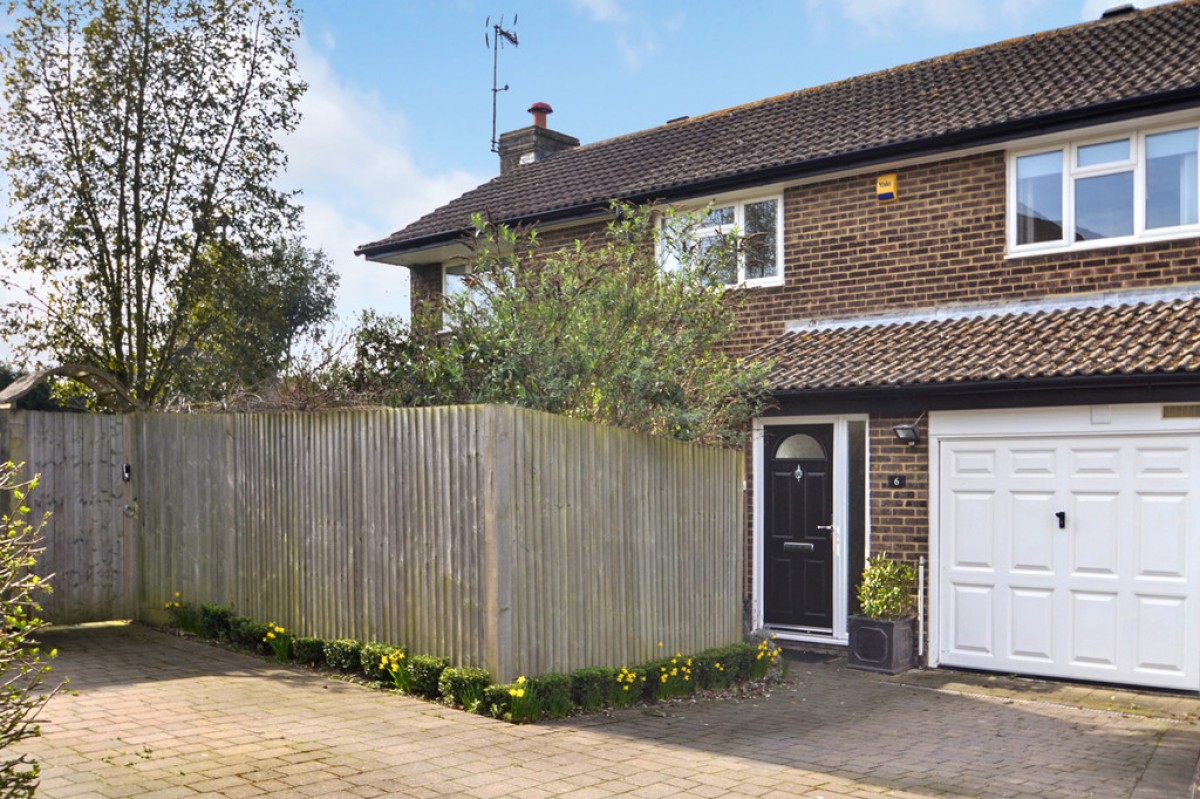 Trefoil Close, Horsham