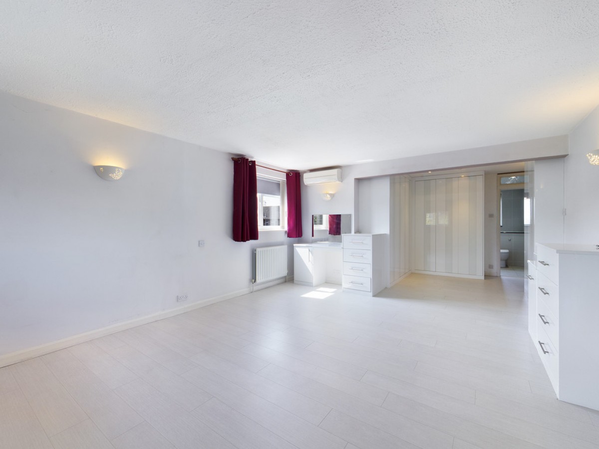 Trefoil Close, Horsham