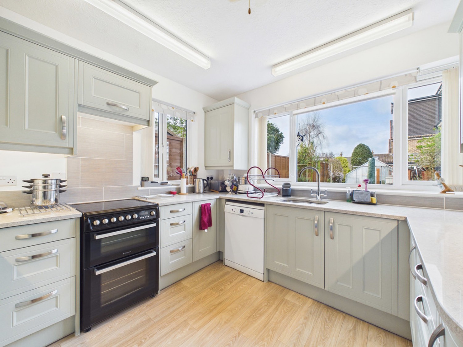 4 bedroom House for Sale Rushams Road, Horsham