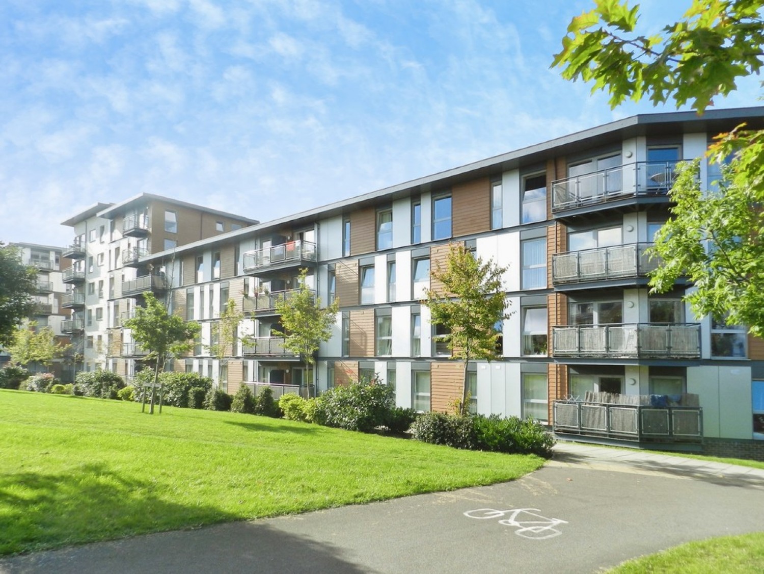 2 bedroom Flat for Letting Commonwealth Drive, Three Bridges