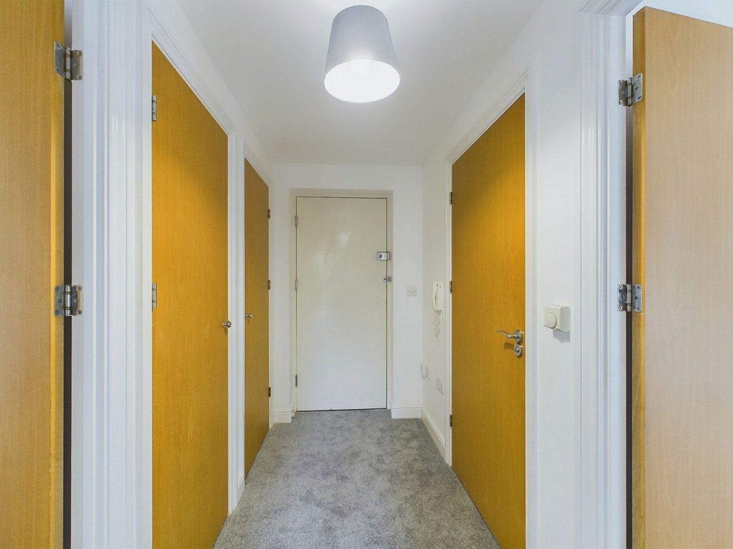 2 bedroom Flat for Letting Commonwealth Drive, Three Bridges