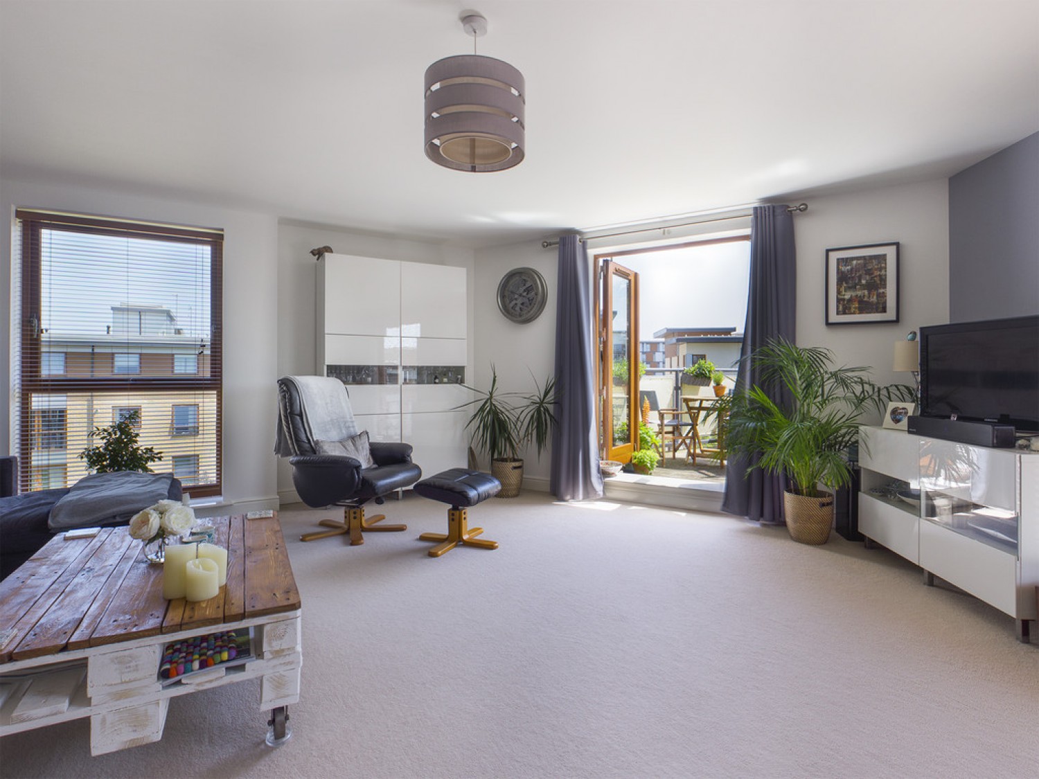 2 bedroom Flat for Letting Commonwealth Drive, Three Bridges