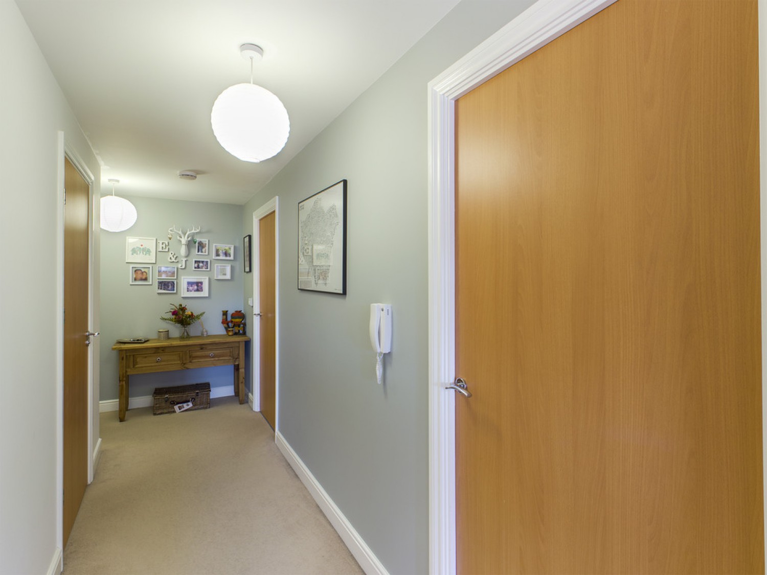 2 bedroom Flat for Letting Commonwealth Drive, Three Bridges