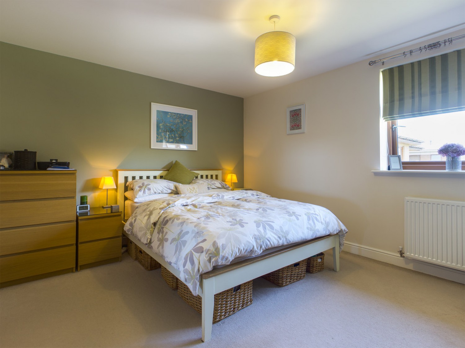 2 bedroom Flat for Letting Commonwealth Drive, Three Bridges